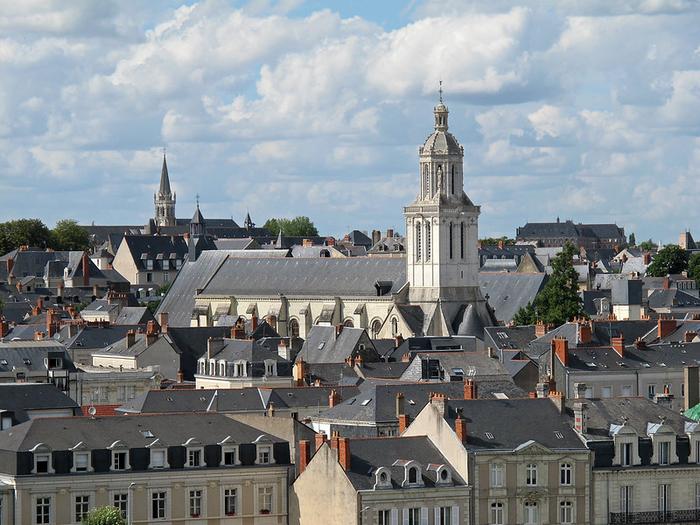 Angers - Immobilier - CENTURY 21 Maison Sabot - vue Angers_église-Tritinité