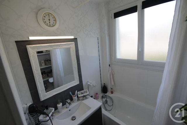 Afficher la photo en grand Appartement T4 à vendre - 4 pièces - 82.45 m2 - ANGERS - 49 - PAYS-DE-LOIRE - Century 21 Maison Sabot