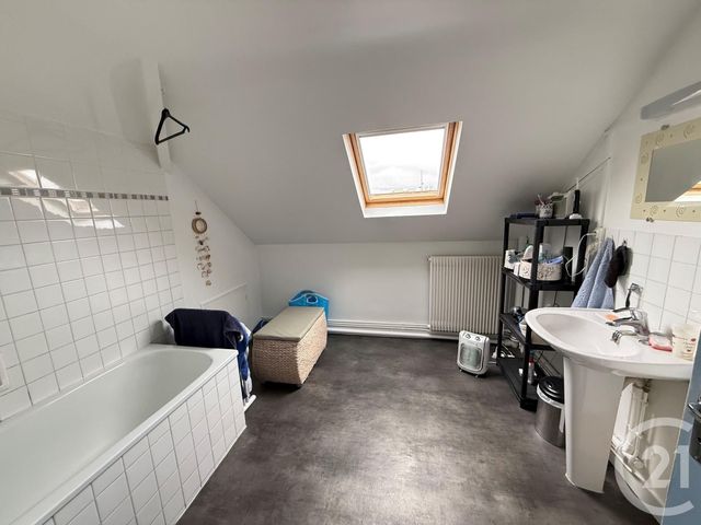maison à louer - 6 pièces - 112.0 m2 - STE GEMMES SUR LOIRE - 49 - PAYS-DE-LOIRE - Century 21 Maison Sabot